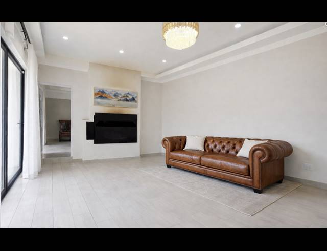 5 BEDROOM HOUSE FOR SALE IN WATERKLOOF RIDGE
